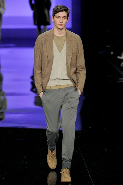 Look 18